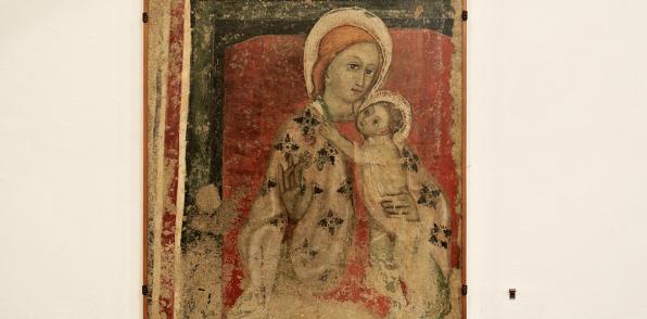 Madonna in rosa - Dipinto a fresco su muro, realizzato fra XV e XVI secolo.